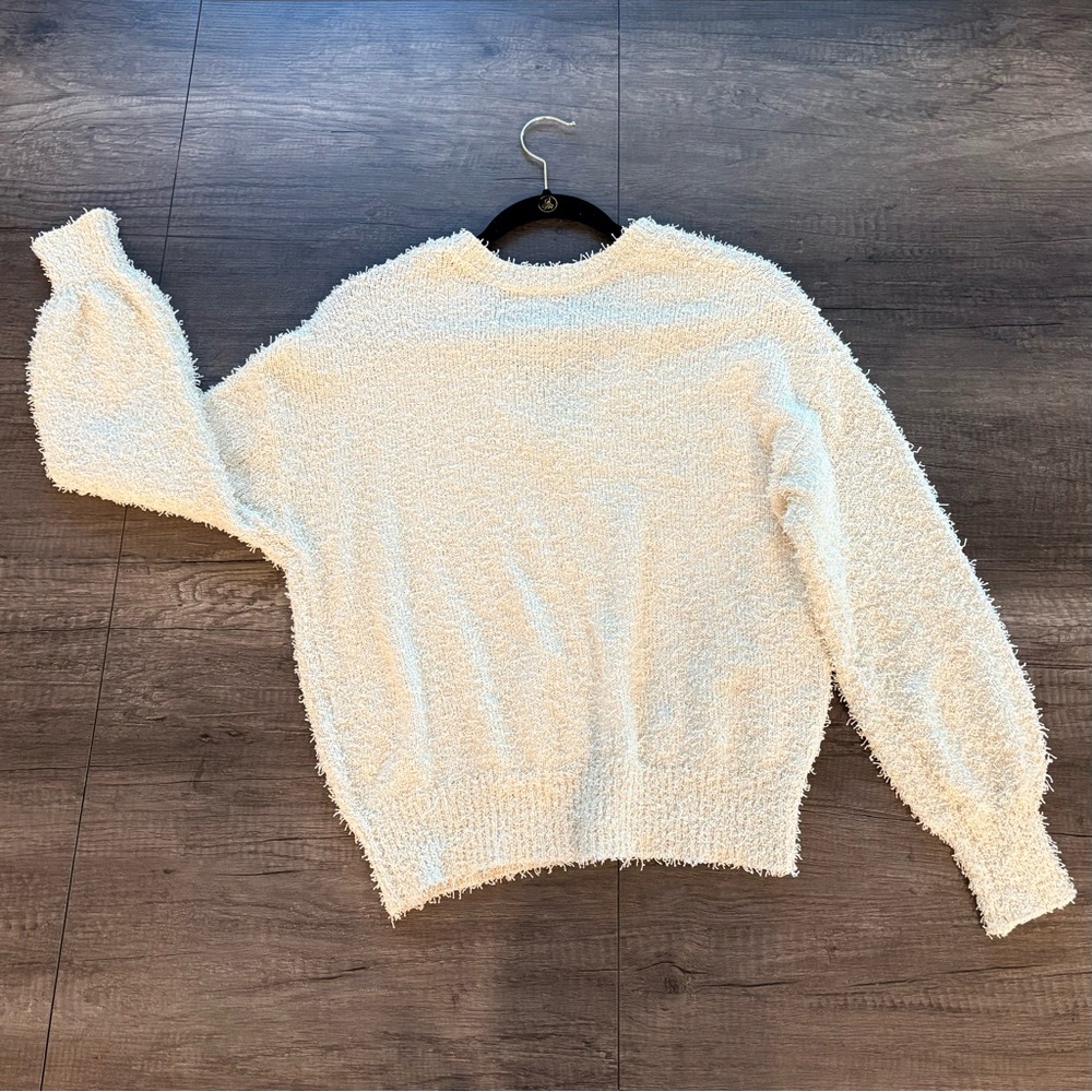 Universal Thread V-Neck Pullover Sweater - Picture 4 of 7